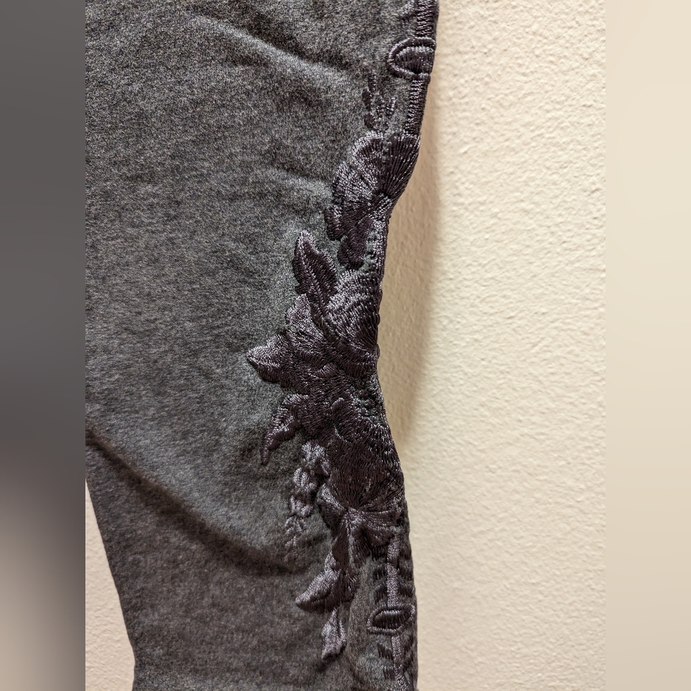 Johnny Was gray embroidered leggings